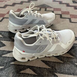 On Cloud Runner Women 9.5 Like New